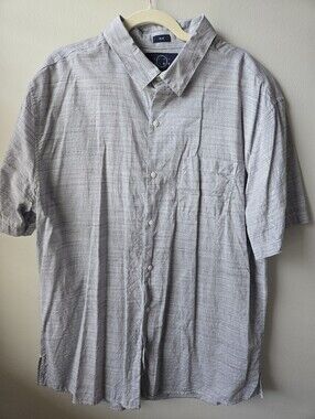 Men's Short-Sleeve Button-Down Shirt in Light Gray